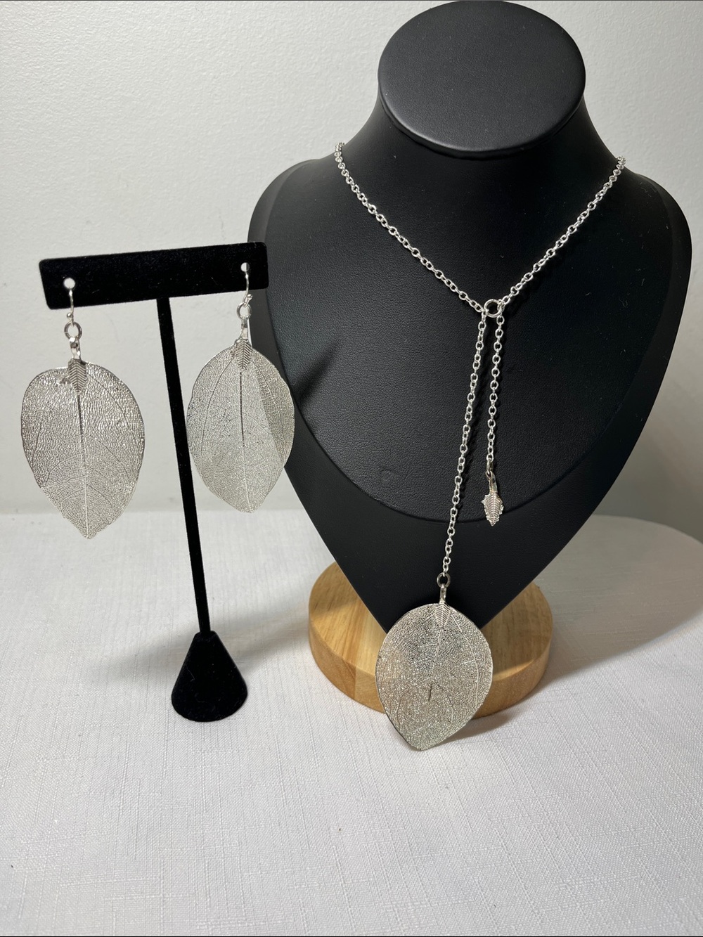 Silver Leaf Pendant Lariat Necklace with Matching Earrings
Handmade